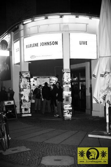 Marlene Johnson (D) with Jah Sesco and The House Of Riddim Band - Nato, Leipzig 14. Dezember 2006 (19).JPG